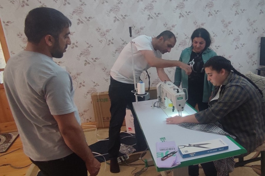 Aztəminatlı ailələrdən olan bir qrup qadına özünüməşğulluğa dəstək üçün avadanlıqlar verilib - FOTOLAR