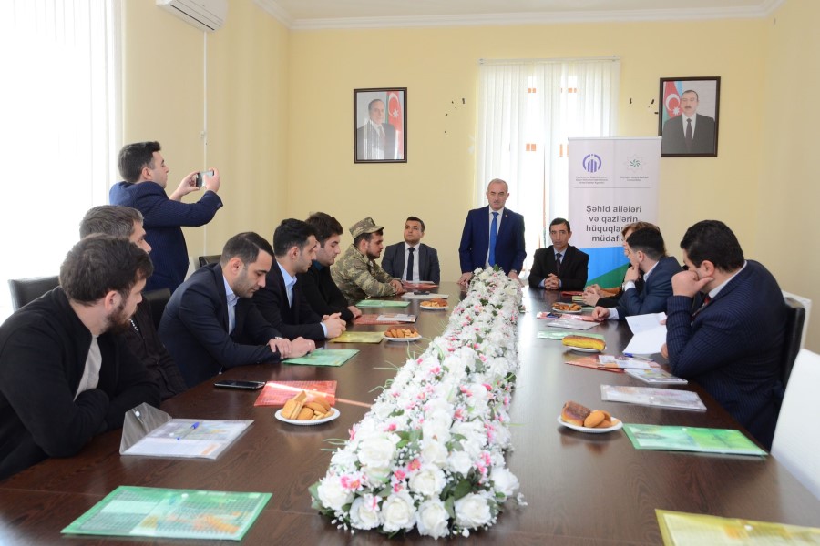 Müvəkkil Hüquq Mərkəzi Siyəzəndə şəhid ailələri və qazilərlə görüşüb - FOTO