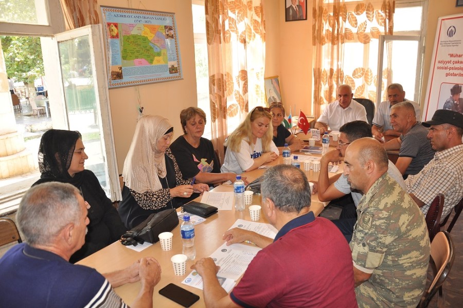 Müharibədən əziyyət çəkən qadınlara sosial-psixoloji dəstəyin göstərilməsi məqsədilə SEMİNAR keçirilib - FOTOLAR