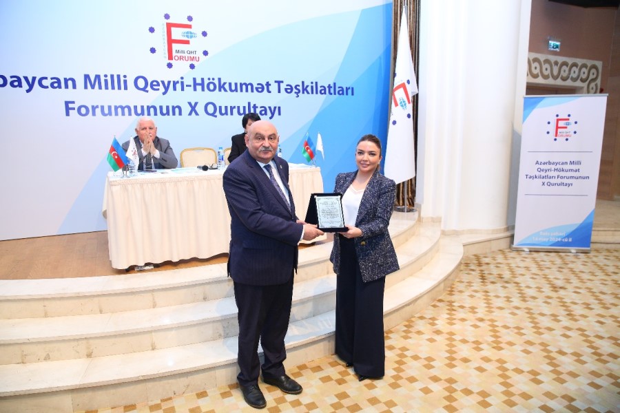 Aygün Əliyeva Rauf Zeynini Diplomla təltif edib - FOTO