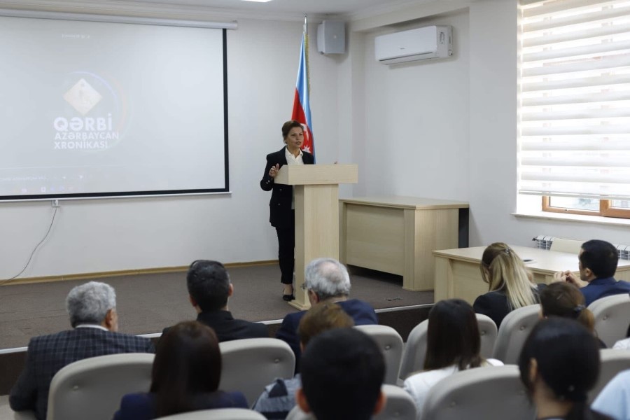 Professor Mahirə Hüseynovanın “Qərbi Azərbaycan” kitablarının təqdimatına həsr olunmuş açıq dərs keçrilib - FOTOLAR