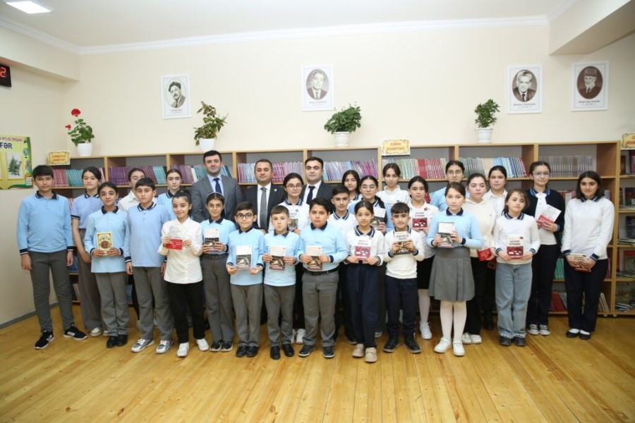 “Məktəblərə kitab ianəsi” layihəsi çərçivəsində növbəti görüş Gəncə şəhərində keçirilib