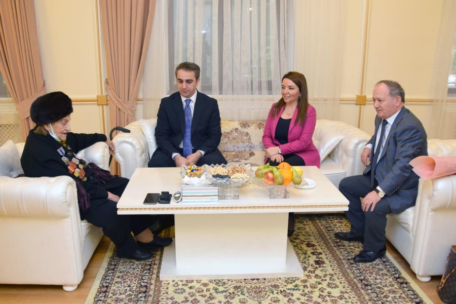 QHT Agentliyinin rəhbərliyi Fatma Səttarovanı Beynəlxalq Qadınlar Günü münasibətilə təbrik edib - FOTO