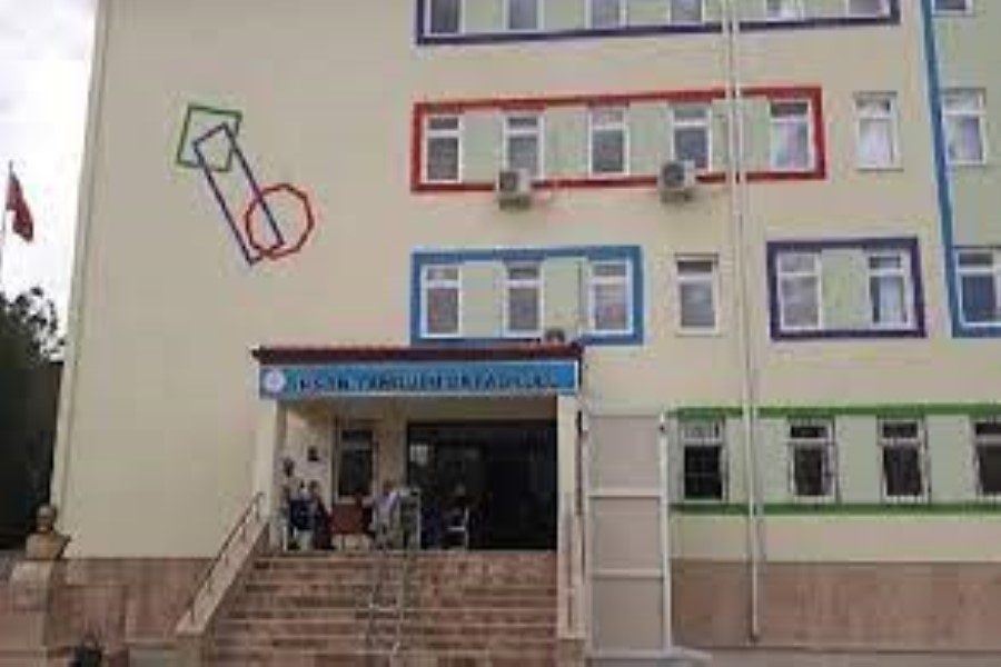 Elazığda 2-ci mərtəbədən özünü atan orta məktəb şagirdi ağır yaralanıb - ÖZƏL
