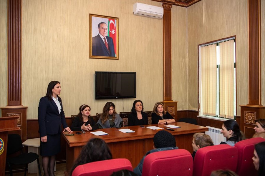 Çevik Ekspertlər Qrupu Füzulidə “Gender əsaslı zorakılığa qarşı 16 günlük fəallıq” kampaniyası çərçivəsində qadınlarla görüşüb - FOTO