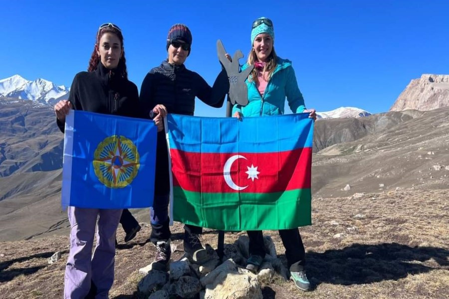 FHN-in bir qrup əməkdaşı “Xarı bülbül” zirvəsinə yürüş edib