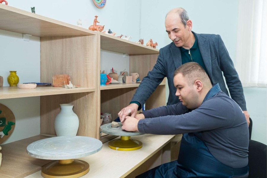 Peşə-əmək Reabilitasiya Mərkəzində hazırda əlilliyi olan 100-ə yaxın gənc yeni peşələrə yiyələnir - FOTOLAR
