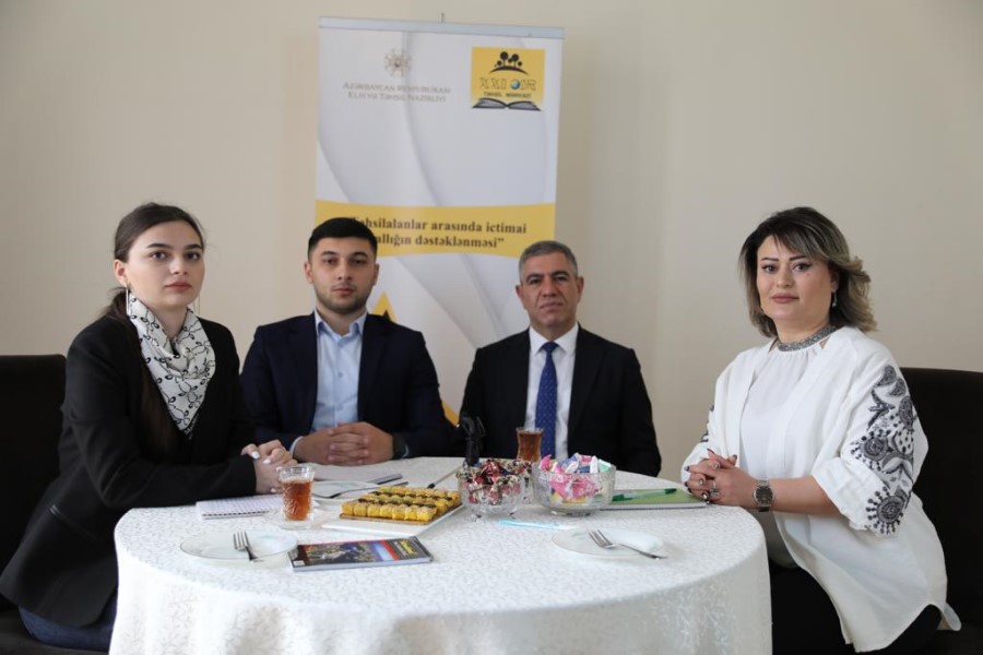 Tələbələr millət vəkili ilə görüşüblər - Foto + Video