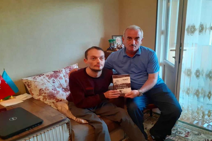 Müvəkkil Hüquq Mərkəzinin sədri Səməd Vəkilov Daşkəsəndə yazıçı Etibar Həsənzadə ilə görüşüb