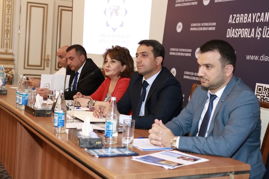 "Təmiz Dünya"Qadınlara Yardım İctimai Birliyi “DƏYİRMİ MASA” keçirib - FOTOLAR
