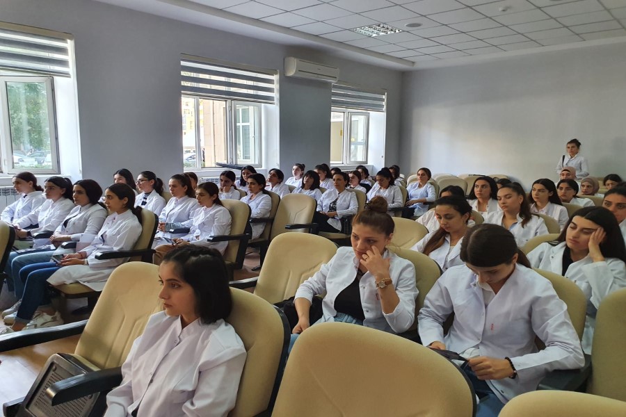 Əczaçılar Klubu layihə çərçivəsində növbəti tədbiri keçirib