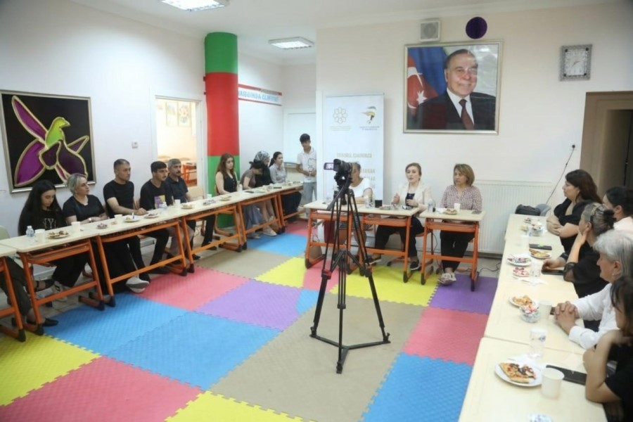 İstanbulda təhsildən kənarda qalan azərbaycanlı uşaqların təhsilə cəlb olunması müzakirə edilib