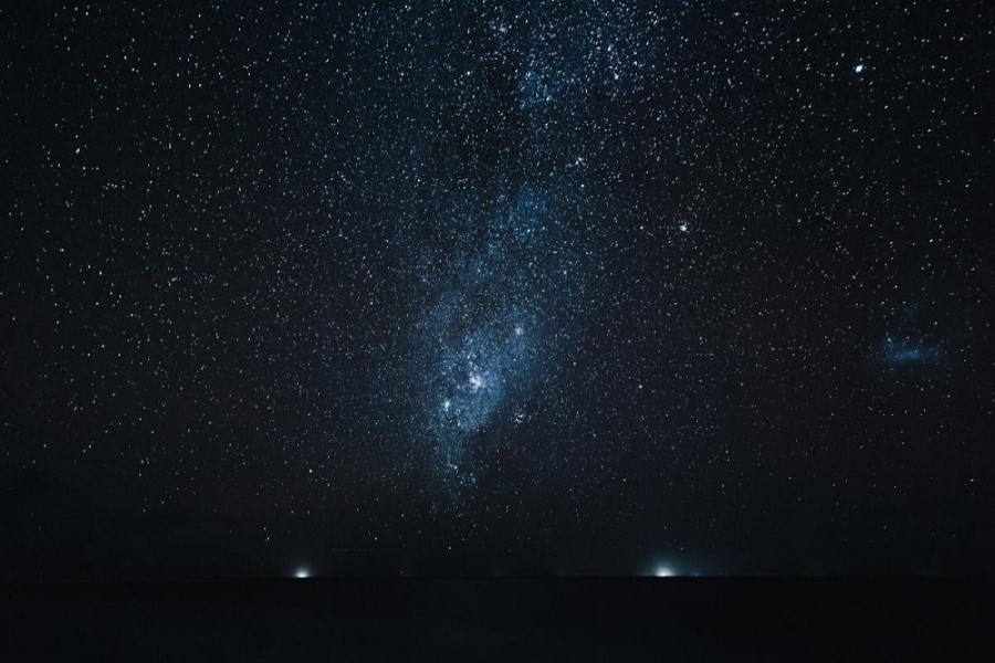 Astronom kosmosun niyə belə qaranlıq olduğunu izah etdi