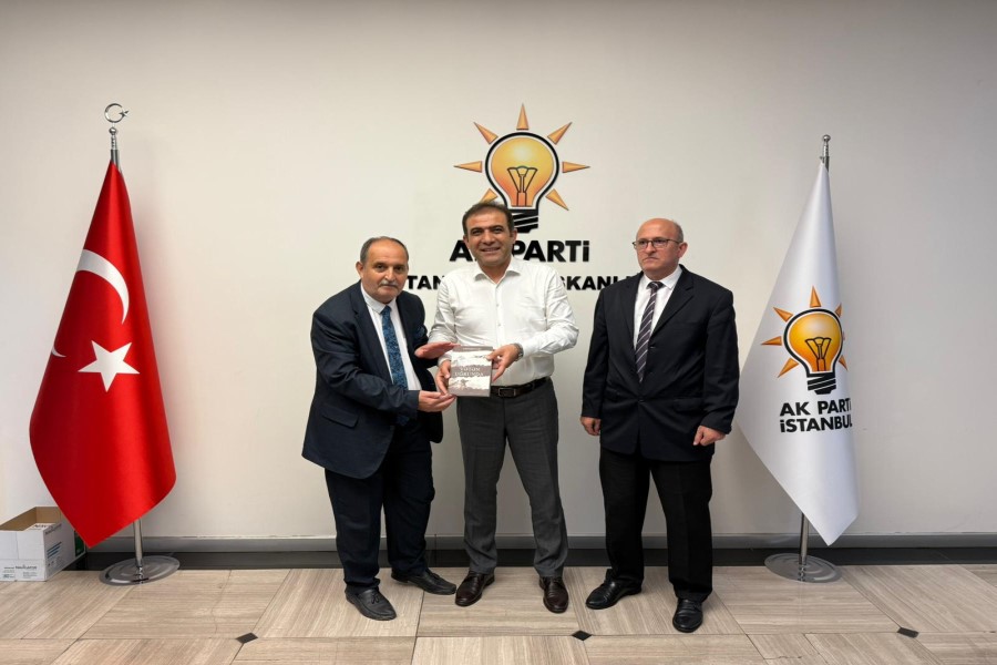 Yazıçı Etibar Həsənzadənin "Vətən Uğrunda" kitabı AK Parti İstanbul İl Başkan yardımçısına hədiyyə edildi - FOTOLAR