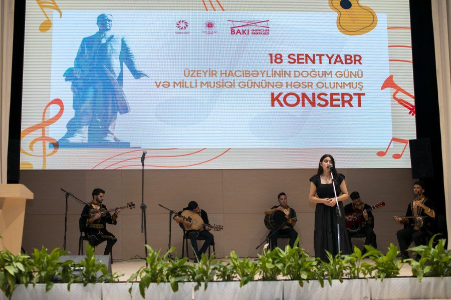 Könüllülərin təqdimatında Milli Musiqi Gününə həsr olunmuş konsert proqramı keçirilib