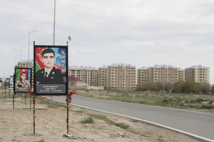 Əmək və Əhalinin Sosial Müdafiəsi Nazirliyinin Aparat rəhbəri Fuad Musayev şəhid Cahid Qəniyevin ailəsi ilə görüşüb