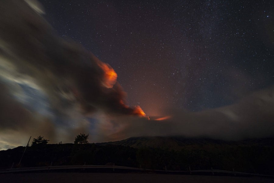 İtaliyada qırmızı həyəcan: Etna dağı yenidən aktivləşib