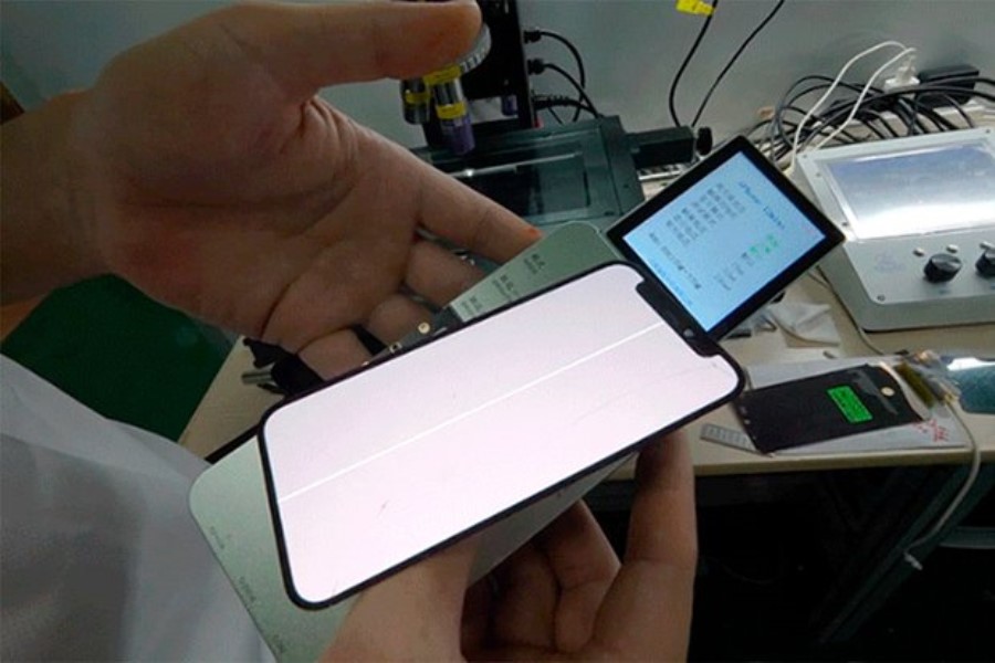 Çin qırılan telefonun ekranlarını təmir etməyi öyrənir