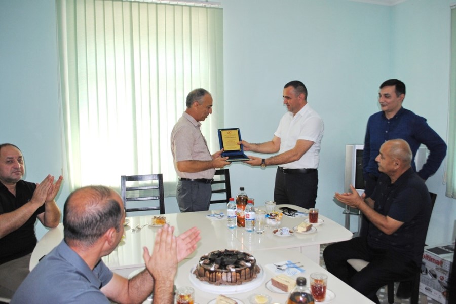 Şirvan Operating Company Ltd təqaüd yaşına çatan mütəxəssisi təltif etdi - FOTOLAR