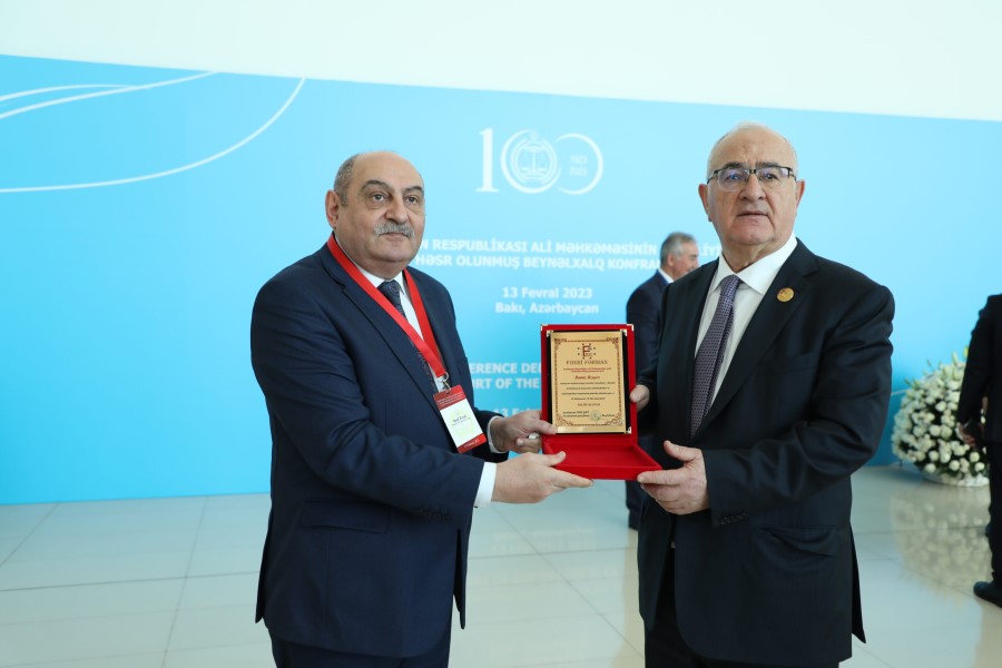 MQF prezidenti Ali Məhkəmənin sədrinə plaket təqdim edib - FOTO