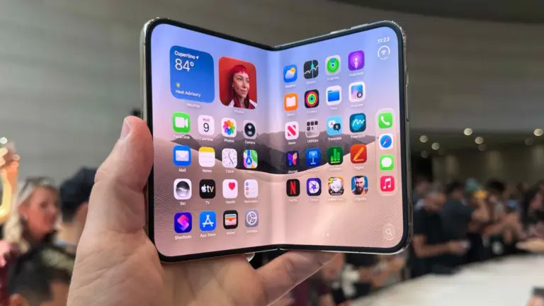 Apple qatlanan iPhone üçün mağazanı bağladı: Qiymətlər açıqlandı