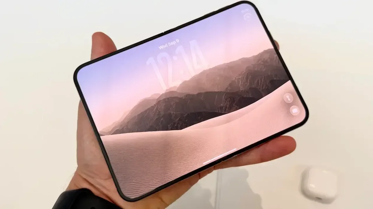Apple qatlanan iPhone-un ekranındakı izi belə gizlədəcək
