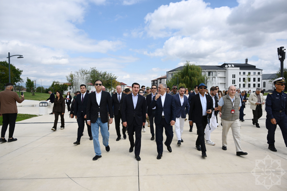 Diplomatik korpusun nümayəndələri Xankəndi Zəfər parkında